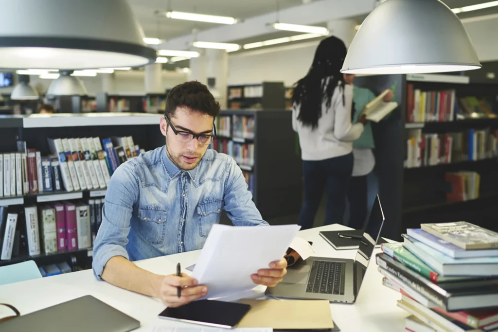 La aptitud y la habilidad de análisis e investigación para encontrar fuentes legales