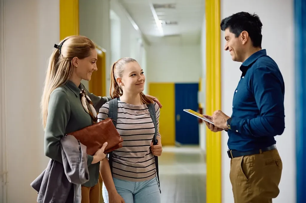 La carrera de educación tiene un enfoque integral de los procesos educativos.