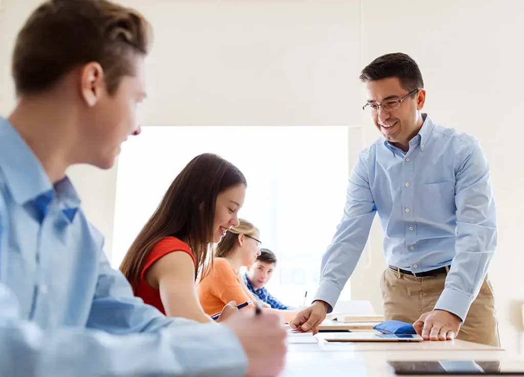 En el Día del Maestro se reconoce la labor de los docentes y su aportación al país