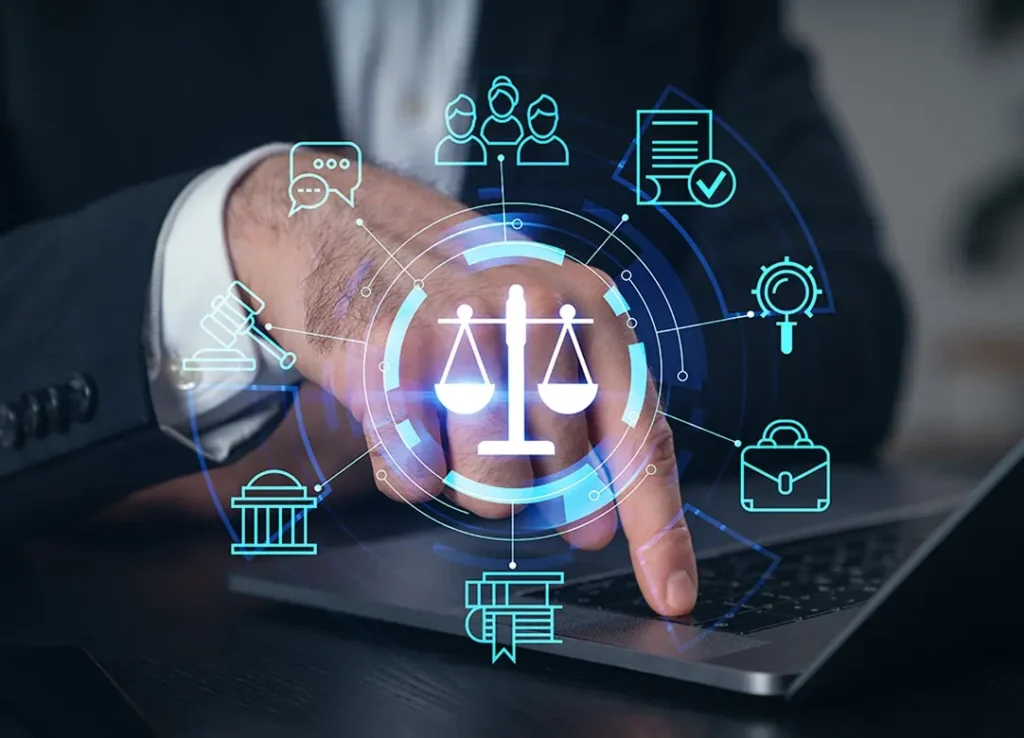 La Licenciatura en Derecho virtual fomenta la capacidad de analizar la normatividad jurídica.