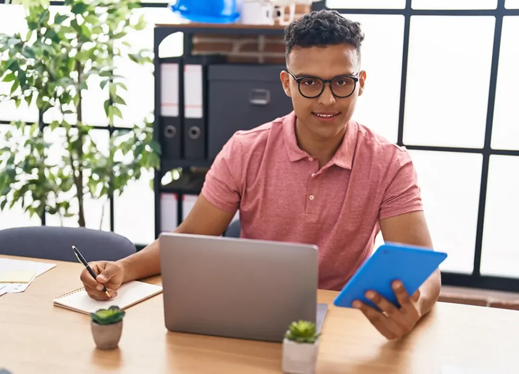 La licenciatura en Psicología en línea o virtual tiene planes de estudio adecuados a tus necesidades