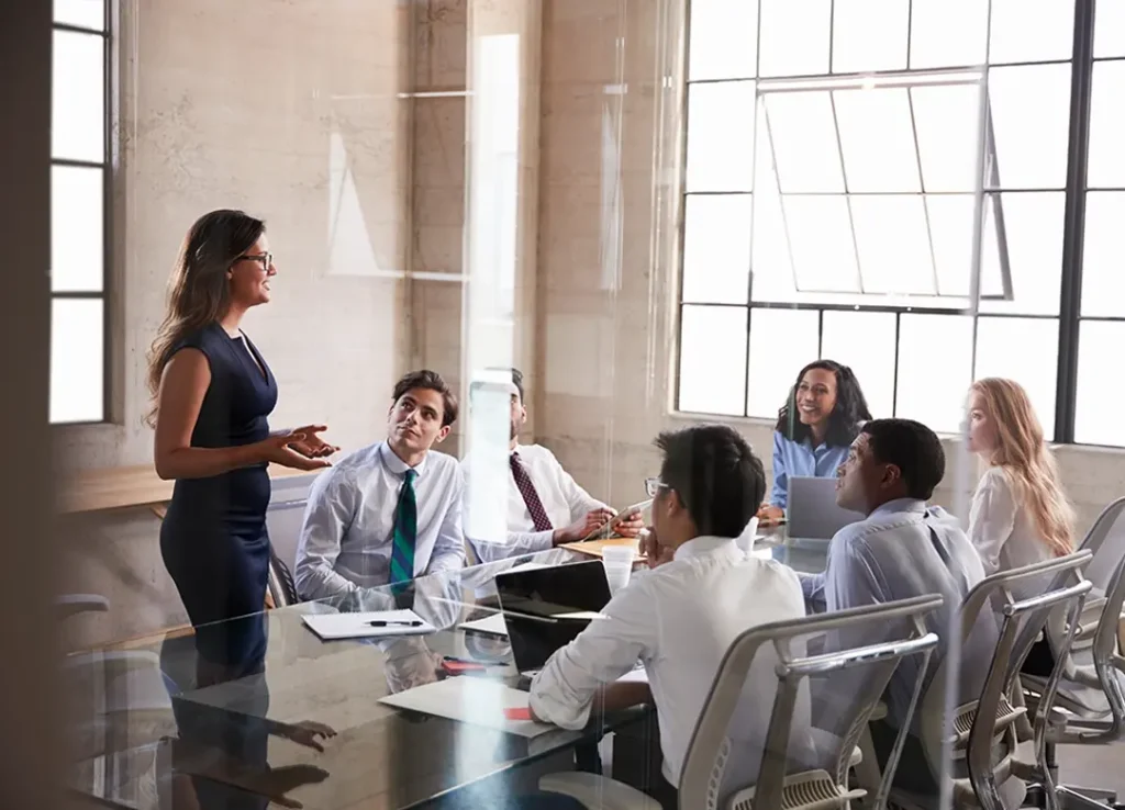Liderazgo femenino y liderazgo masculino para crear un ambiente equilibrado y efectivo