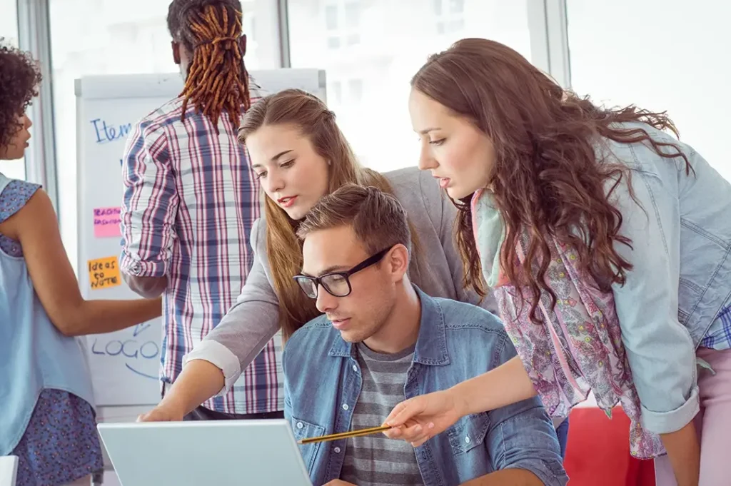 Antes de elegir las opciones educativas privadas, considera los planes de estudio.