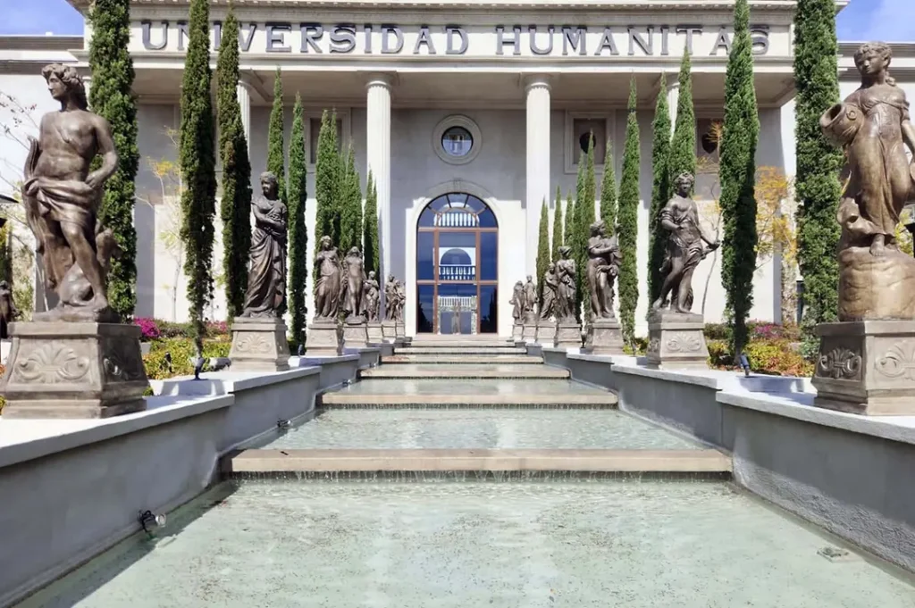 Universidad Humanitas campus Querétaro: instalaciones que inspiran conocimiento.