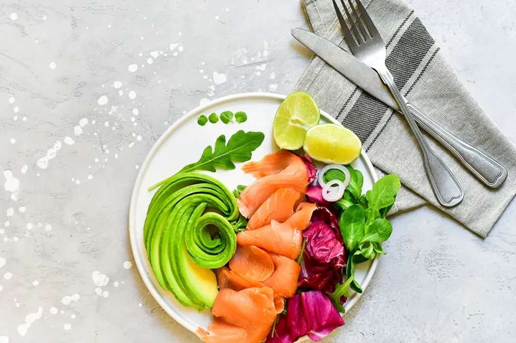 La dieta cetogénica implica consumir grasas saludables en altas cantidades.