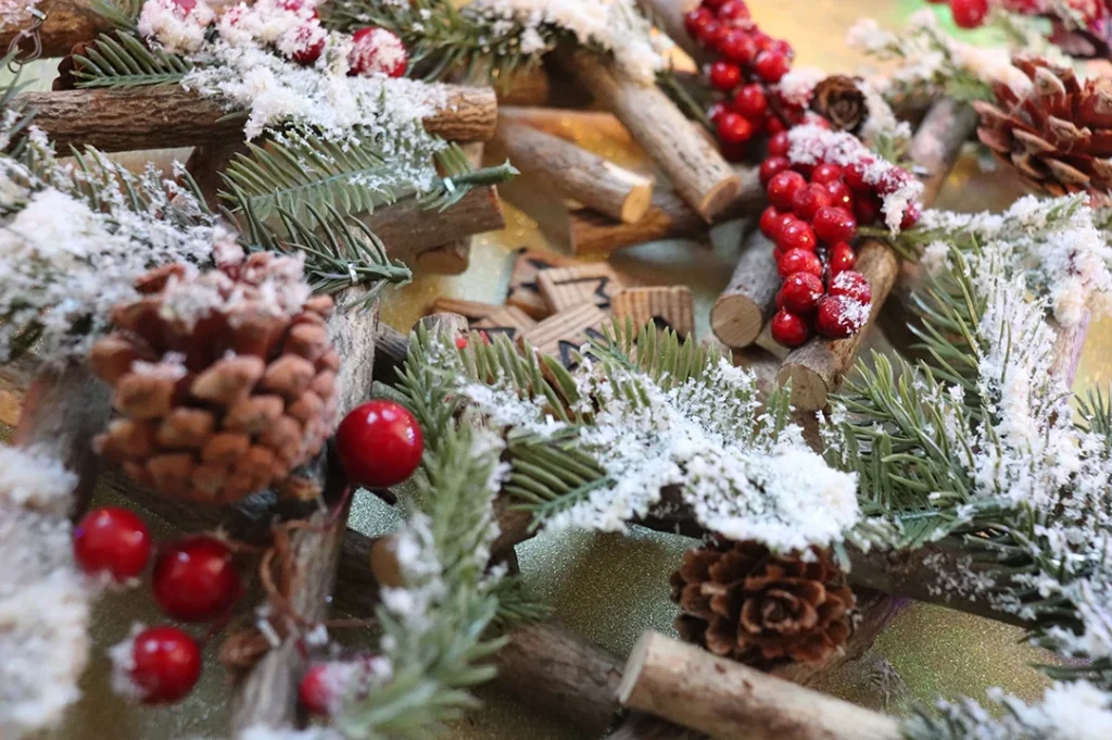 Tanto la Navidad como el árbol navideño tienen sus raÃces en las tradiciones paganas.