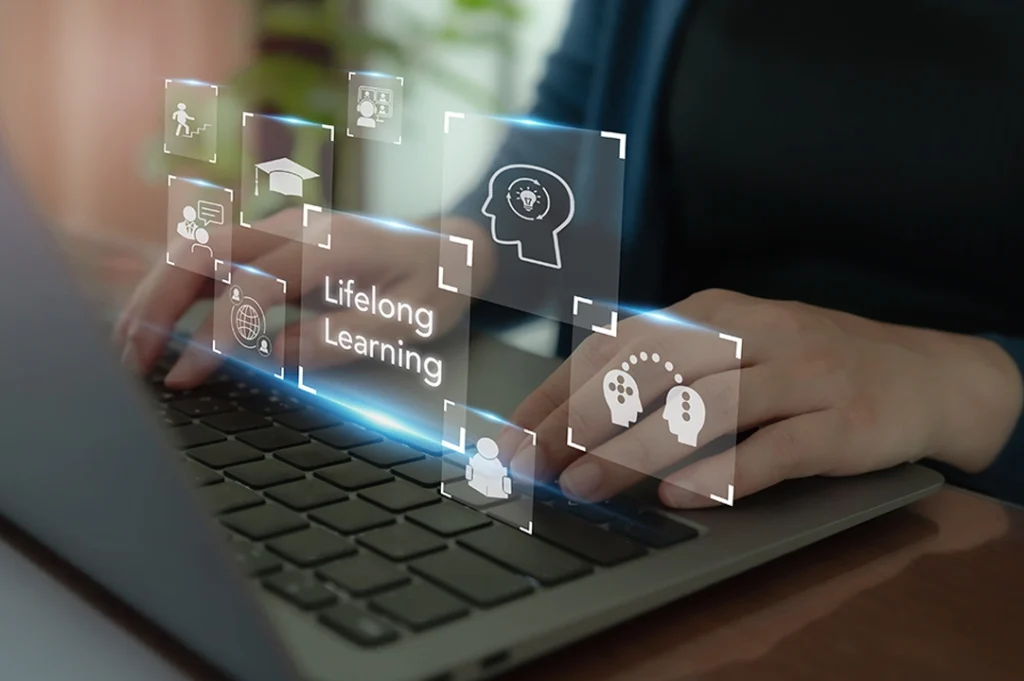 Actualmente, existen numerosas opciones para reinventarte: cursos en línea, plataformas, entre otros.