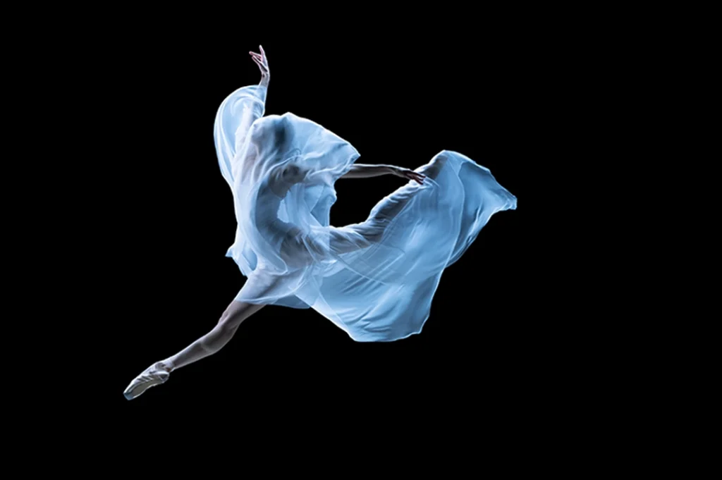 Las artes visuales en 2025 se basarán en el hiperrealismo y metaverso.