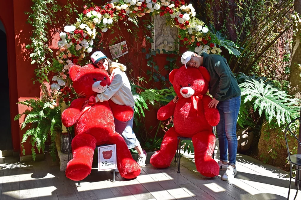 Recuerda que también es importante compartir con tus amigos el 14 de febrero: ellos son una parte divertida en tu vida.