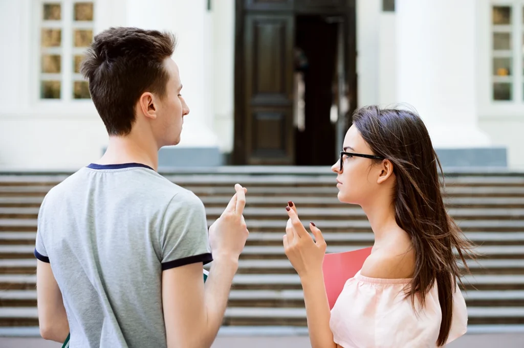 Prepararte con anticipación, ya sea con guías oficiales, cursos, así como tener toda la información a la mano, son claves para aumentar la probabilidad de quedarte en la universidad que deseas.
