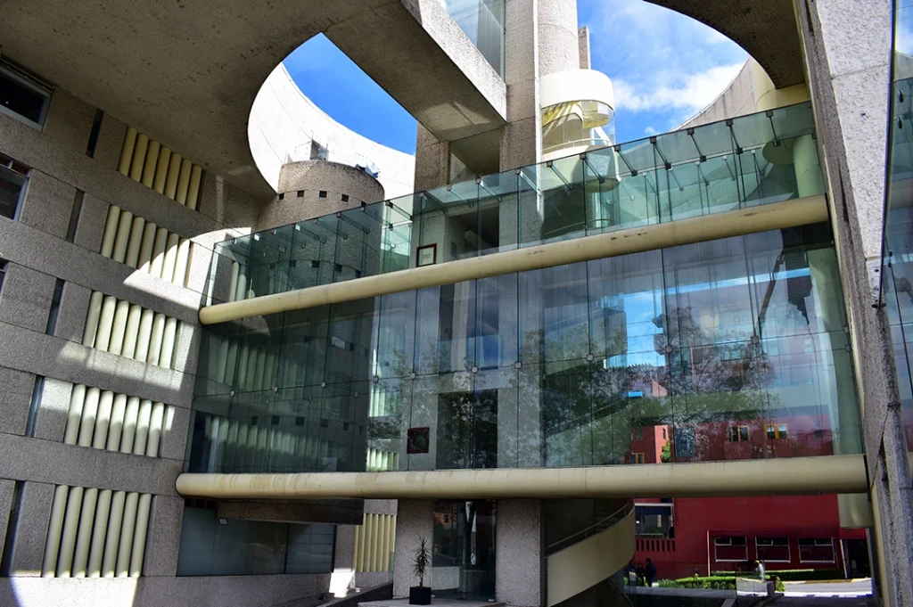 Universidad Humanitas Campus Santa Fe tiene instalaciones modernas y de vanguardia.