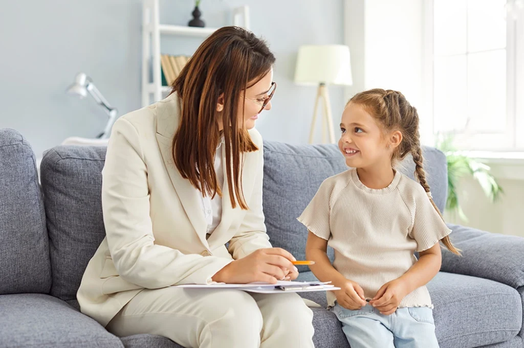 La satisfacción o frustración en cada etapa podría influir en la vida adulta.