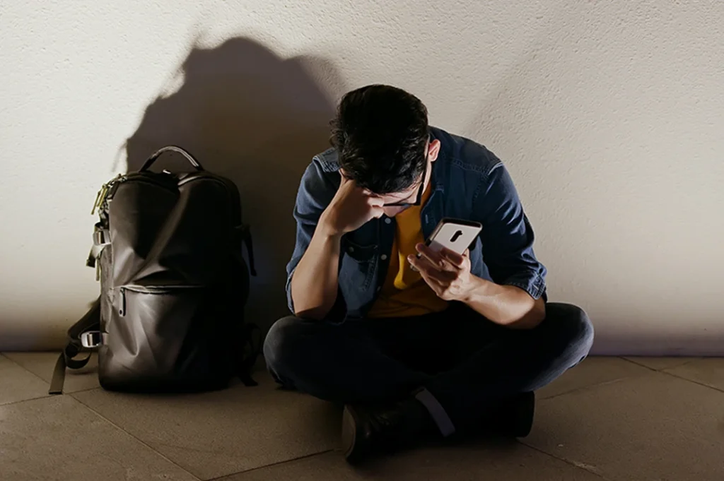 La estética visual de la serie Adolescencia refuerza la intensidad emocional de cada episodio.