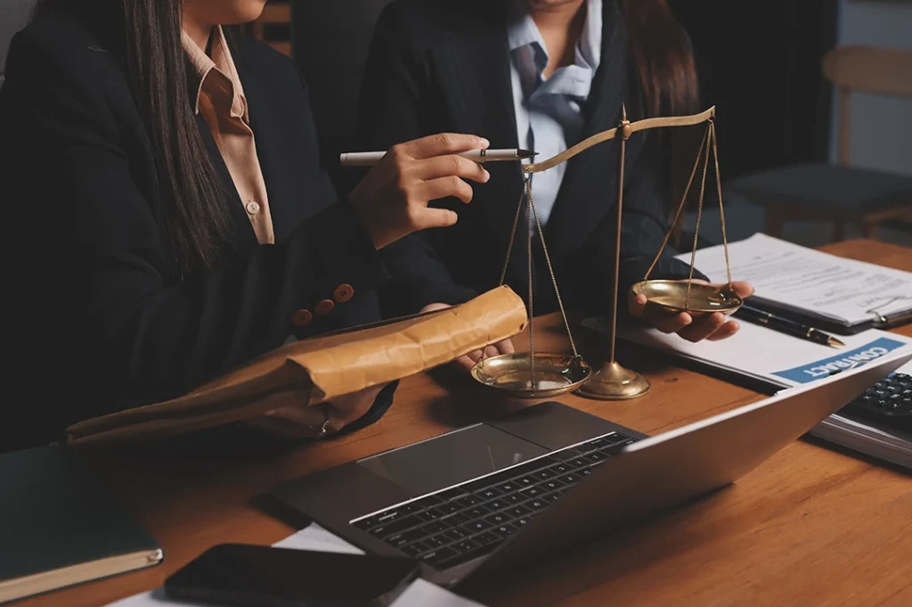 ¿Cuánto dura la carrera de Derecho?; Aproximadamente 5 años.