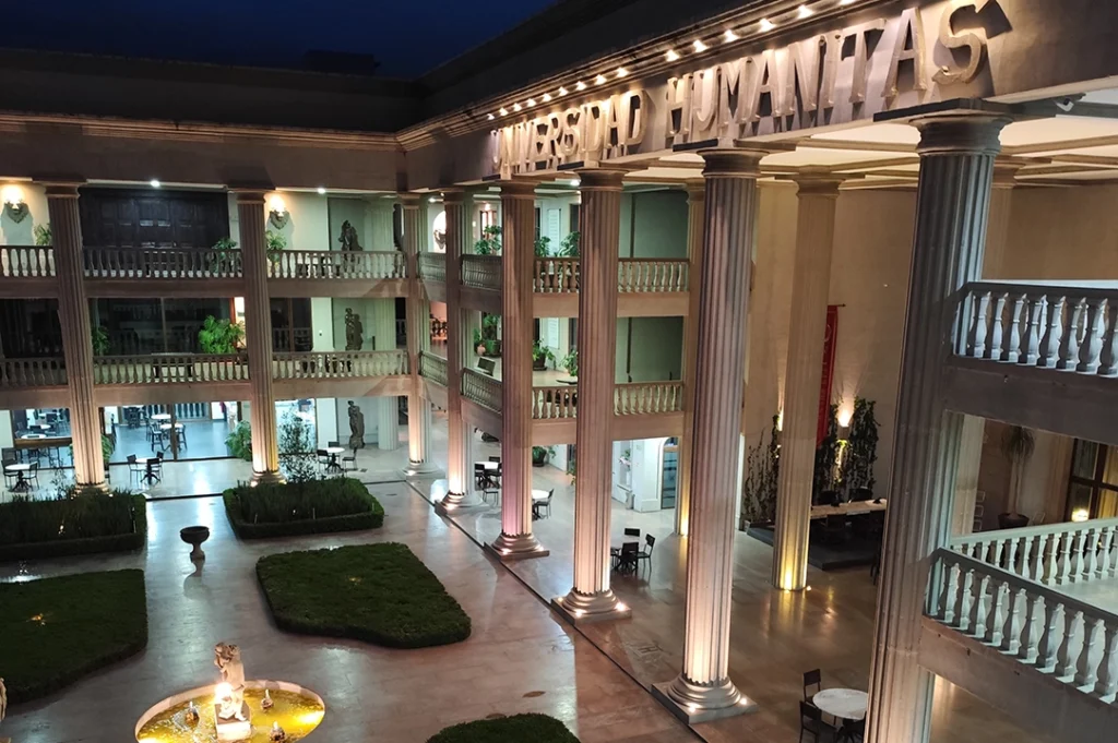 Universidad Humanitas Campus Magno Presa Madín es muy buena opción.