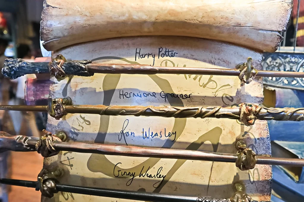 Hogwarts exige precisión en la práctica. La universidad exige constancia estratégica.